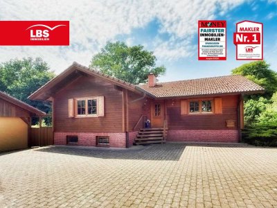 Lebenswertes neues Zuhause: Blockbohlenhaus mit herrlichem Garten......
