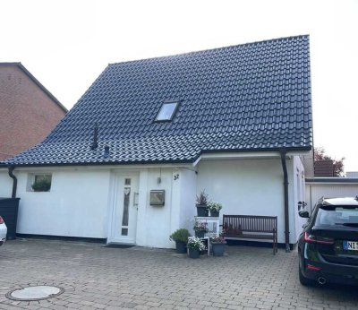 Kleines charmantes Einfamilienhaus mit Garten und  Garage in Oldenburg-Bümmerstede
