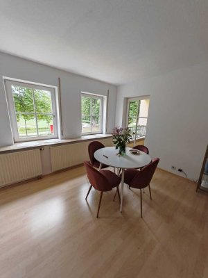 Wohnen wie ein Fürst: Einmalige 2-Zimmerwhg. direkt am bzw. im Hofgarten inkl. Balkon & TG-Stellpl.
