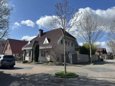 Exklusives hochwertiges Einfamilienhaus mit traumhaftem Garten, Garage und Saunahaus