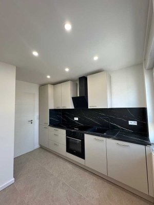 Neu renovierte 4-Zimmer-Wohnung mit Balkon,  und gehobener Ausstattung - Erstbezug