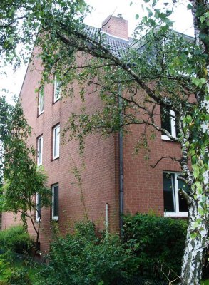 Bezugsfreie Eigentumswohnung mit großem Grundstück, Terrasse und Stellplatz in Hamburg Tonndorf