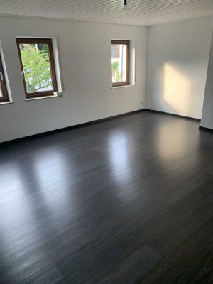 Attraktive und gepflegte 2,5-Raum-Wohnung mit EBK in Rechberghausen