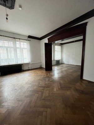 Denkmalgeschütztes Mehrfamilienhaus mit Entwicklungspotential
