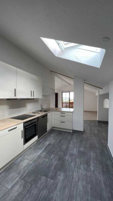 Helle 2-Zimmer Dachgeschosswohnung mit Balkon in Teisendorf