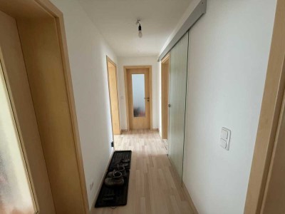 Ruhige Lage! 3 Zimmer Wohnung mit Balkon in Höngeda
