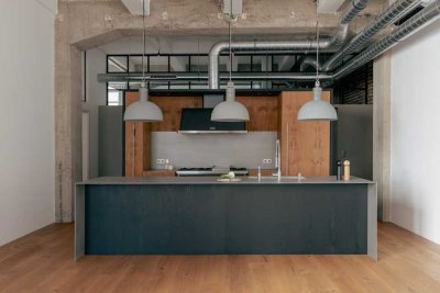 Großzügige Loft-Maisonette in ehemaligem Kunstdruckhaus mit Industriecharakter