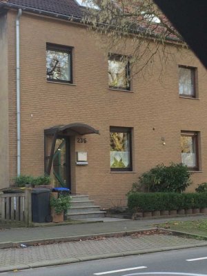 Schickes Reihenhaus in sehr guten Zustand mit eingewachsenem Garten