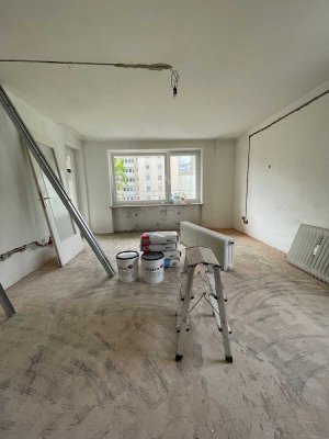 Frisch renovierte 3-Zimmer-Wohnung mit Einbauküche, Balkon und neuem Bad in München-Freimann