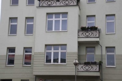 Großzügige 4-Zimmer-Wohnung im 1.OG eines Wohnhauses in zentraler Rostocker Stadtlage
