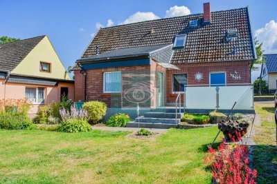 *Sofort verfügbar*Familienfreundliche Immobilie mit großem Grundstück und Nebengelass!