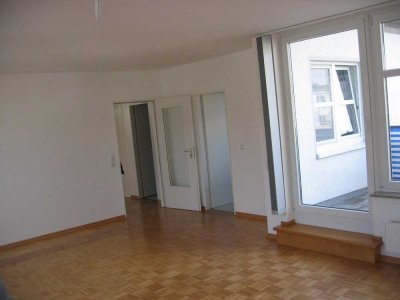 *** Helle exklusive 2-Zimmer Wohnung in zentraler Wohnlage mit Südbalkon von Privat ***