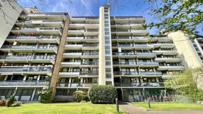 3-Zimmer-Wohnung mit eigenem Gartenanteil, Terrasse und Balkon inkl. 2 Garagen in Köln-Weiden