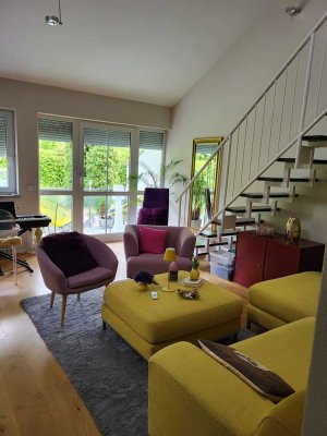 Möblierte helle 2,5 Zimmer  Galerie Wohnung in Kumpfmühl-Ziegetsdorf-Neuprüll