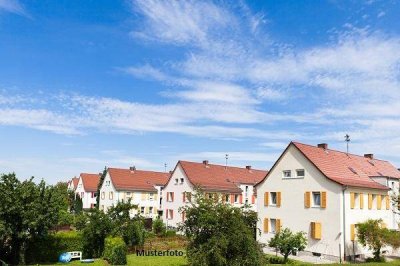 Wohnhaus mit 5 Einheiten und integrierter Garage