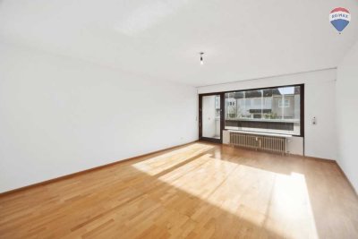 *RESERVIERT* Renovierte 
3-Zi-WHG, 
mit Einbauküche, Balkon, 
Duplex-Platz!