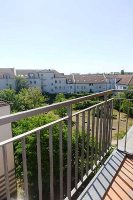 BEZUGSFREI: Attraktive 2-Zimmer-Dachgeschoss-Wohnung mit Sonnen-Terrasse