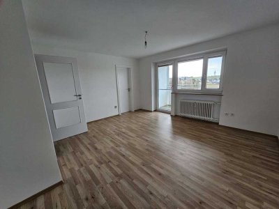 renovierte 1-Zi-Whg. mit EBK im 7. OG mit Aufzug und Balkon in Hof/Saale