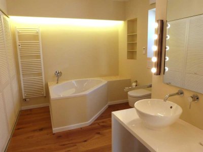 Exklusive, vollst. renovierte 2,5-Raum-Maisonette-Wohnung mit geh. Innenausstattung mit Balkon