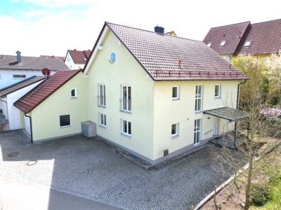 |Viel Platz und Komfort|

Sehr gepflegtes Einfamilienhaus zum Einziehen und Wohlfühlen