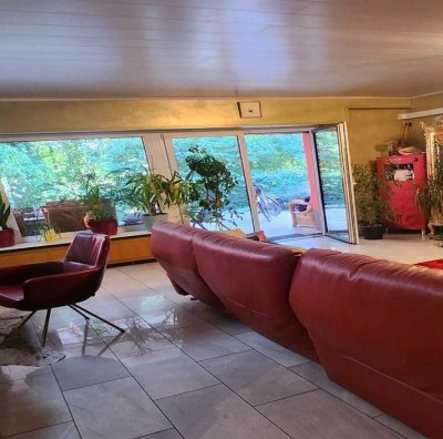 Großzügiges Mehrfamilienhaus in Bungalow-Bauweise mit Einliegerwohnung und Garten in Kelsterbach