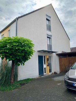 Gepflegte Doppelhaushälfte mit 5,5 Zimmern in Köln Weiß