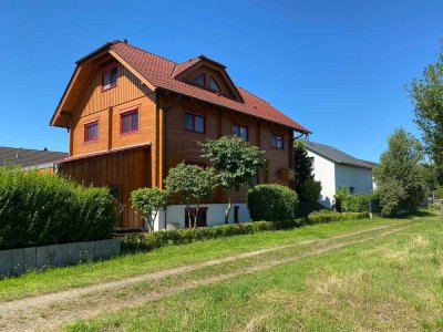 Wohnen in Harmonie: Exklusives Mehrgenerationen-Holzhaus in ruhiger und idyllischer Lage