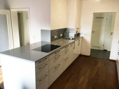 Exklusives 4,5-Zimmer Penthouse mit 2x Bad, 2x Balkon, 2x TG , EBK in Nürnberg Langwasser