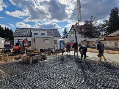 RESERVIERT: Barrierefreie OG-Whg. mit 14,56m² SÜD-WEST-Dachterrasse, Aufzug & Stellplatz