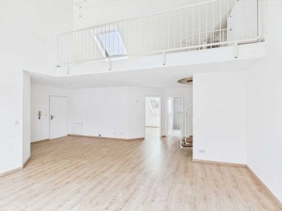 Wohnen mit Charakter: 2-Zimmer-Maisonette mit Galerie, Balkon & 2 Bädern