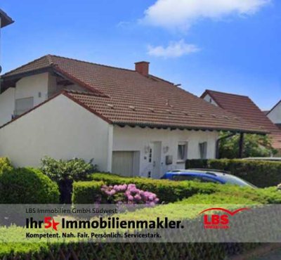 Renovierte Dachgeschosswohnung mit 3 Zimmern, Homeoffice & ausbaubarer Terrasse