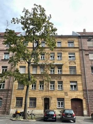 Erstbezug nach Kernsanierung: Modern ausgestattete 3-Zi.-Erdgeschosswohnung mit Küchenzeile