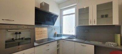 Geschmackvolle, vollständig renovierte 2-Raum-Wohnung mit lux. Innenausstattung in Frankfurt am Main