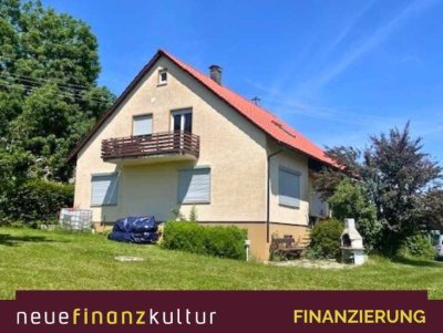 Charmante Dachgeschosswohnung mit Balkon, Terrasse und Garage – Jetzt zugreifen!