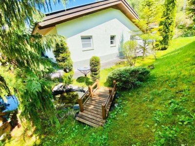 Wohnkomfort in idyllischer Lage - hinreißender Bungalow mit malerischem Garten in Seefeld!