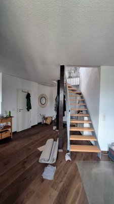 Nachmieter gesucht! Helle, offene Dachgeschosswohnung über 2 Etagen, zentral in Offenbach