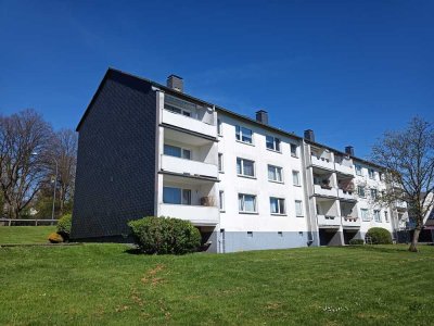 3-Zimmer-Wohnung mit Balkon, 2 Kellerräume und einer Garage in Wuppertal-Ronsdorf