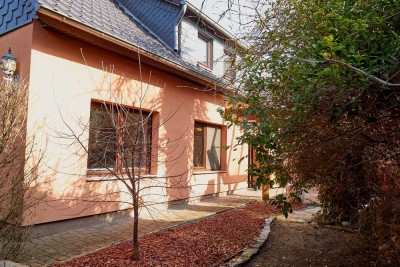 Ein außergewöhnliches Einfamilienhaus mit Werkstatt, Scheune und Einliegerwohnung