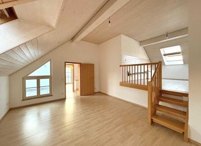 Extravagante Split-Level 2-ZKB-Wohnung mit Loggia und Pkw-Stellplatz in Aystetten zu vermieten