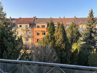 Ludwigshafen: Wohnung mit zwei Zimmern und Balkon