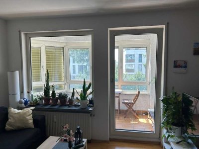 1,5-Zimmer-Erdgeschosswohnung mit Loggia, Keller und Stellplatz in guter Lage