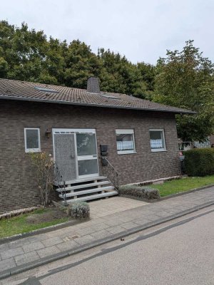 Gepflegtes Haus mit 4 Zimmern und Garage in Kerpen