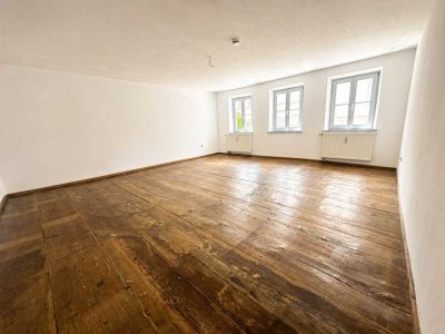 Altbauliebhaber! Helle 3 ZKB mit Balkon und schönen Holzdielen sowie Gartenmitbenutzung! Zentral!