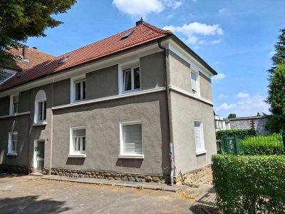 Modernisierte 1,5-Zimmer OG-Wohnung mit Tageslichtbad und Hybrid-Heizung