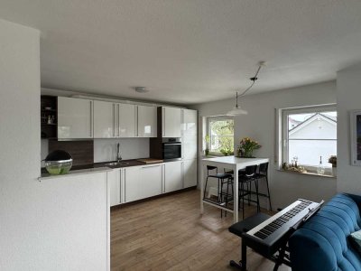 Sonnige 3-Zimmer Wohnung mit Balkon, Keller und 2 Stellplätze in Rohrdorf