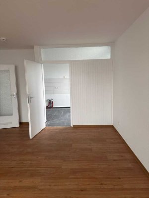 Gut geschnittene 3-Zimmer-Wohnung mit Balkon zu vermieten!