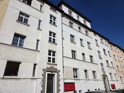 Leerstehend | Wintergarten | großer Innenhof | Tageslichtbad