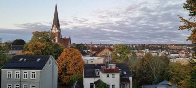 Zentrale DG-Wohnung mit Fördeblick inklusive Stellplatz zu vermieten