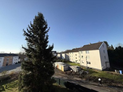 Gut geschnittene attraktive 2 Z Wohnung + Balkon u. KDB