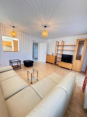 Frisch sanierte und sonnige Wohnung mit Terrasse &amp; Garten in ruhiger, zentraler Lage – Tiefgarage inkl.